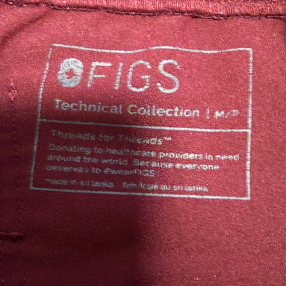 FIGS Burgundy Scrub Set Catarina Top Zamora Joggers Medium Petite Nurse Workwear - Picture 7 of 12